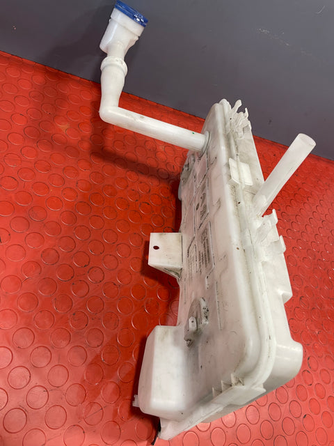 Citroen Berlingo/Peugeot Partner/Vauxhall Combo/Toyota Proace City WINDSCREEN WASHER BOTTLE ASSEMBLY W/ MOTOR PUMP P/N 9817300980 - 2 / 9817269880