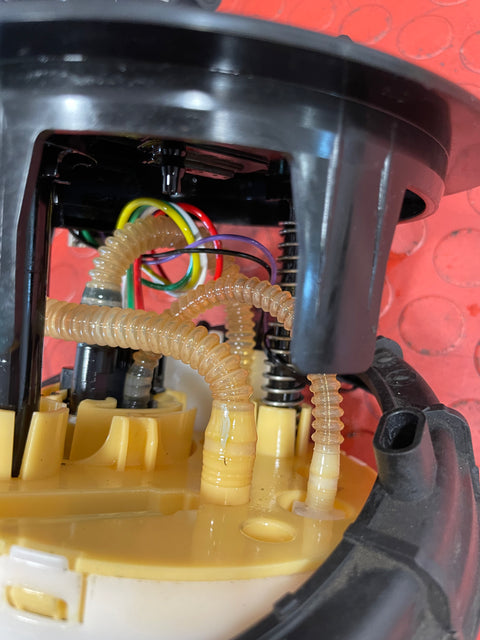 Peugeot Expert/Toyota Proace/Vauxhall Vivaro/Citroen Dispatch/Fiat Scudo FUEL TANK SENDER UNIT (6Pin) 2.0 HDI 2016-2024 P/N 9807056380 - 1 / 28502471