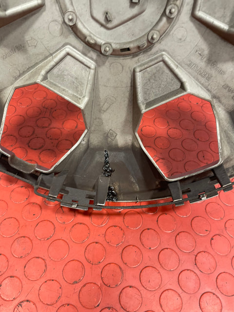 Renault Trafic HUB CAP (Hairline Crack Repaired) 16''inch 2019-2024 P/N 403155057R - 2