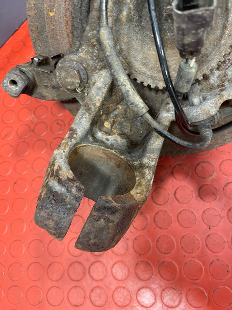 Ford Transit FRONT WHEEL HUB WITH SPEED SENSOR MK7 2.2 RWD Passenger's Side 2006-2014 P/N 6C111104AB / 6C112B372AB