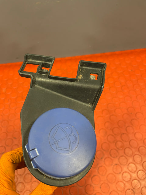 Citroen Dispatch/Peugeot Expert/Toyota Proace/Fiat Scudo MK2 WINDSCREEN WASHER FILLER NECK w/ CAP & MOUNTING TRIM 2008-2016 P/N 9656581880