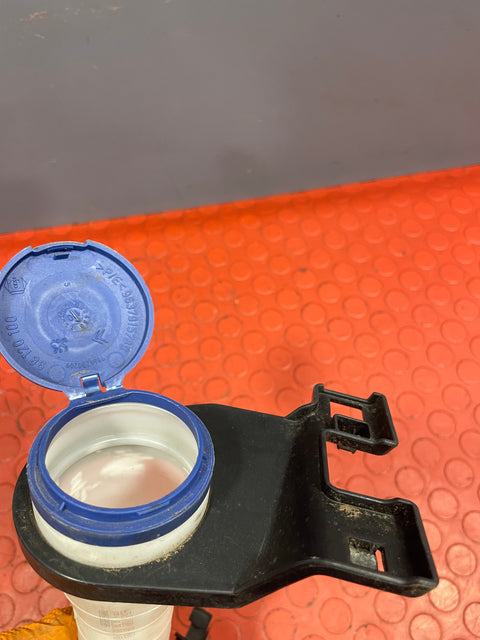 Citroen Dispatch/Peugeot Expert/Toyota Proace/Fiat Scudo MK2 WINDSCREEN WASHER FILLER NECK w/ CAP & MOUNTING TRIM 2008-2016 P/N 9656581880