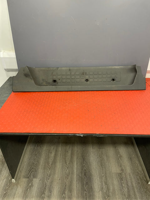 Vauxhall Vivaro/Citroen Dispatch/Peugeot Expert/Toyota Proace/Fiat Scudo SLIDING DOOR STEPBOARD TRIM Passenger's Side 2016-2024 P/N 9819870377 / 9808681977