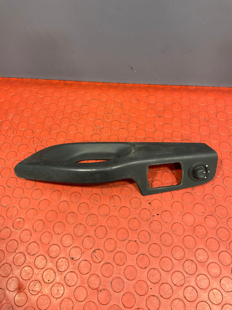 Vauxhall Vivaro/Renault Trafic/Nissan NV300 ELECTRIC WING MIRROR CONTROL SWITCH AND INNER DOOR HANDLE TRIM 1.6 2014-2019 P/N 255704649R / 938666437
