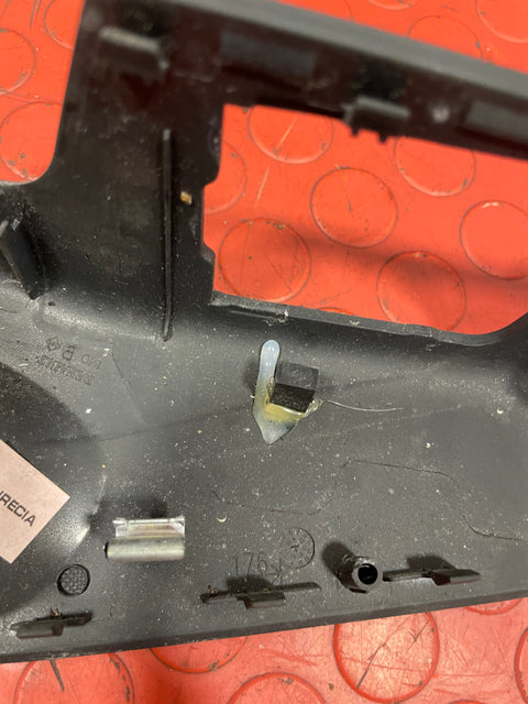 Vauxhall Vivaro/Renault Trafic/Nissan NV300 ELECTRIC WING MIRROR CONTROL SWITCH AND INNER DOOR HANDLE TRIM 1.6 2014-2019 P/N 255704649R / 938666437