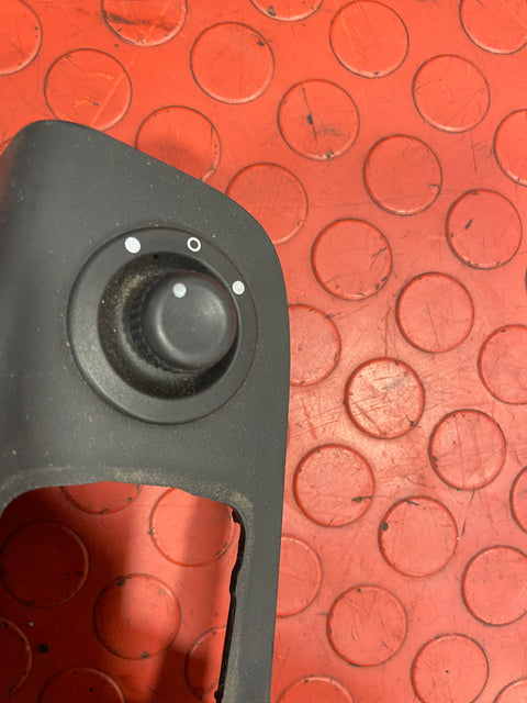 Vauxhall Vivaro/Renault Trafic/Nissan NV300 ELECTRIC WING MIRROR CONTROL SWITCH AND INNER DOOR HANDLE TRIM 1.6 2014-2019 P/N 255704649R / 938666437