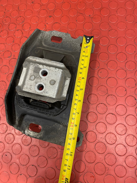 Vauxhall Vivaro/Citroen Berlingo/Dispatch/Peugeot Partner/Expert/Toyota Proace/Fiat Scudo GEARBOX MOUNT/TRANSMISSION MOUNT 2016-2024 P/N 9807420980 - 1