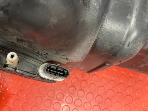 Saic Maxus Deliver 9 ADBLUE TANK WITH PUMP (4 Pin and 5 Pin plug) 2.0 TD 2021 P/N C00079649 / C00088301