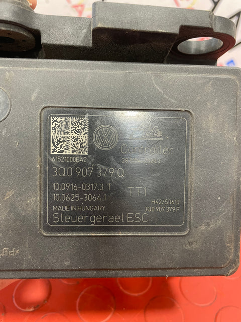 Volkswagen Golf ABS PUMP AND CONTROL MODULE MK7 1.6 P/N 3Q0907379Q