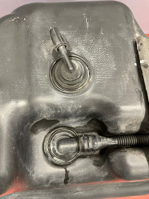 Saic Maxus Deliver 9 ADBLUE TANK WITH PUMP (4 Pin and 5 Pin plug) 2.0 TD 2021 P/N C00079649 / C00088301