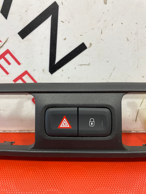 Citroen Berlingo/Peugeot Partner/Vauxhall Combo/Toyota Proace City AIR GRILL WITH CENTRAL LOCK AND HAZARD LIGHT (WITHOUT VENTS) 2019-2024 P/N GEO046620 - 6