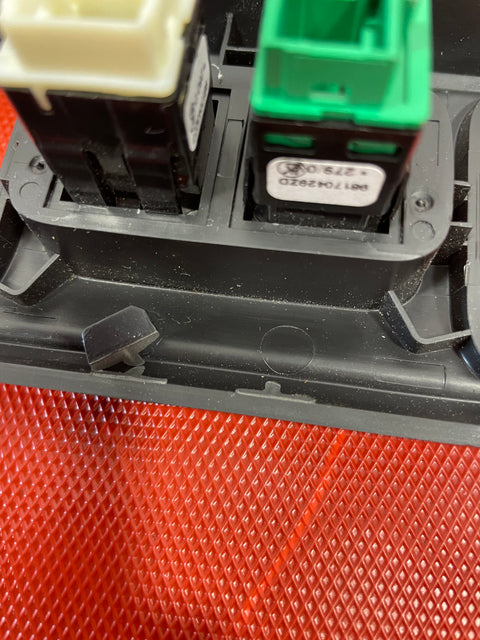 Citroen Berlingo/Peugeot Partner/Vauxhall Combo/Toyota Proace City AIR GRILL WITH CENTRAL LOCK AND HAZARD LIGHT (WITHOUT VENTS) 2019-2024 P/N GEO046620 - 6