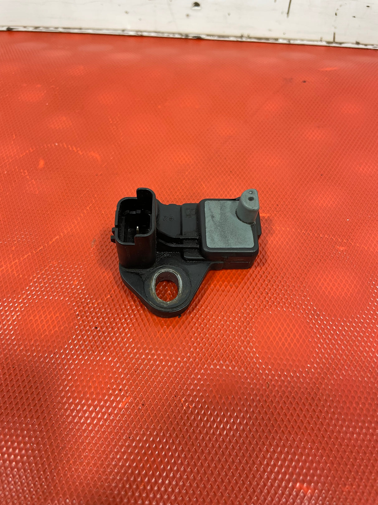 Citroen Berlingo/Peugeot Partner CRANKSHAFT POSITION SENSOR 1.6HDI P/N 9664387380