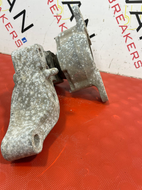 Renault ENGINE MOUNT P/N 112841371R