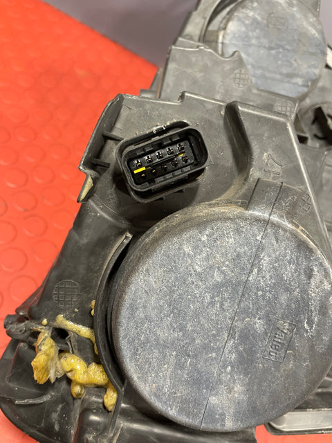 Citroen Berlingo/Peugeot Partner/Vauxhall Combo/Toyota Proace City HEADLIGHT ASSEMBLY Passenger's Side 2019-2024 P/N 9816824180