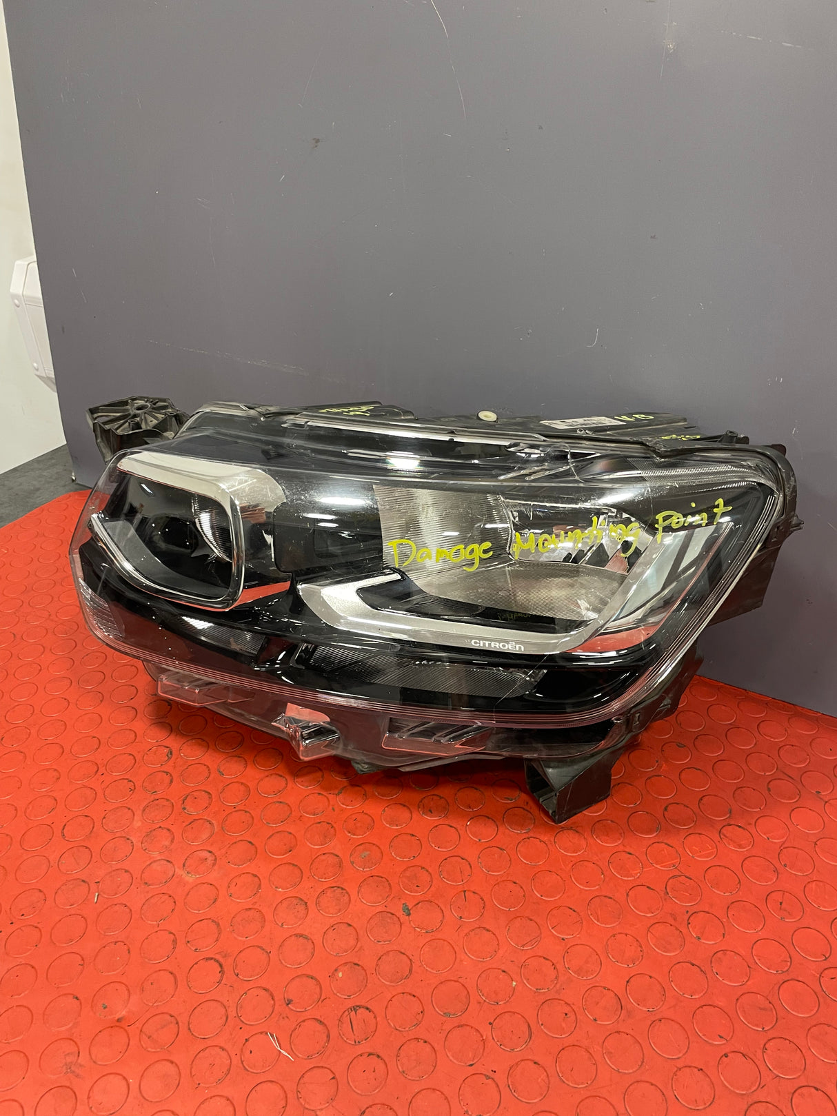Citroen Berlingo HEADLIGHT ASSEMBLY Passenger's Side DAMAGED MOUNT - SEE PICS 2019-2024 P/N 9816824180