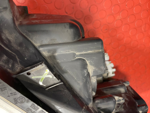 Toyota Hilux HEADLIGHT ASSEMBLY (Damage Mounting Point/No Indicator Bulb) Passenger's Side 2017 R/N 811500K720