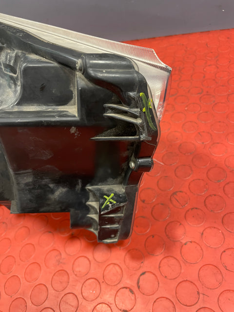 Toyota Hilux HEADLIGHT ASSEMBLY (Damage Mounting Point/No Indicator Bulb) Passenger's Side 2017 R/N 811500K720