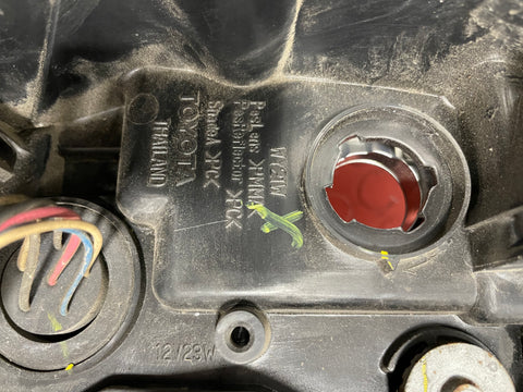 Toyota Hilux HEADLIGHT ASSEMBLY (Damage Mounting Point/No Indicator Bulb) Passenger's Side 2017 R/N 811500K720