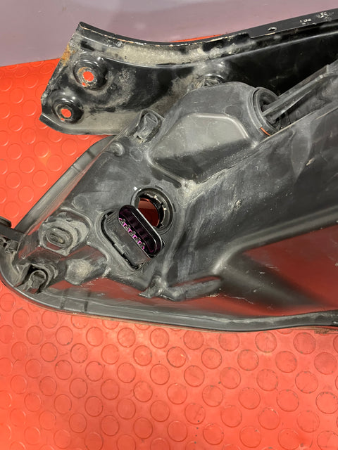 Volkswagen Caddy HEADLIGHT ASSEMBLY Driver's Side (with Scratches please see photos & 1 bulb missing) P/N TYC2012473152