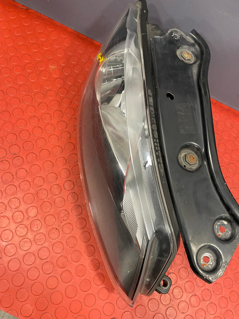 Volkswagen Caddy HEADLIGHT ASSEMBLY Driver's Side (with Scratches please see photos & 1 bulb missing) P/N TYC2012473152