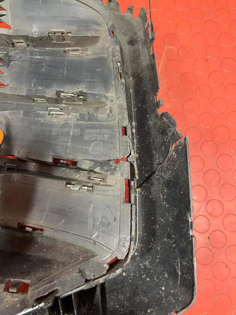 Saic Maxus Deliver 9 BUMPER GRILL (Left Side Frame Damage) SPARE OR REPAIR 2021-2024 P/N SV63