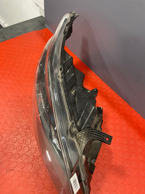 Ford Transit Custom HEADLIGHT DRIVER SIDE RH (BLACK INTERIOR) (DAMAGE MOUNTING POINT) 2015 P/N BK2113W029B