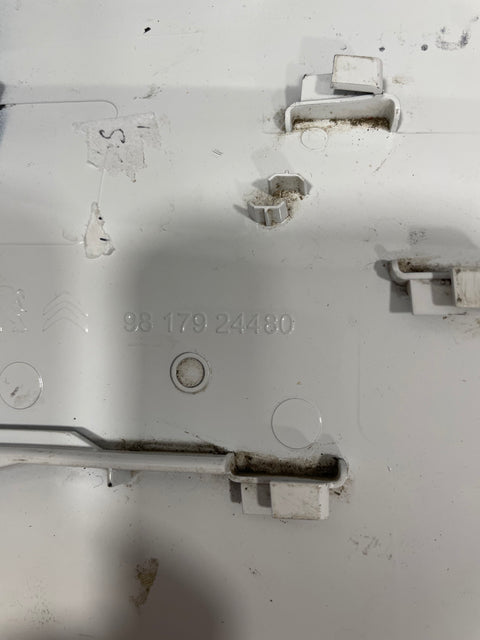 Citroen Berlingo/Peuegot Partner/Vauxhall Combo/Toyota Proace City FUEL FILLER FLAP/FUEL DOOR COVER (White) 2019-2024 P/N 9817924480