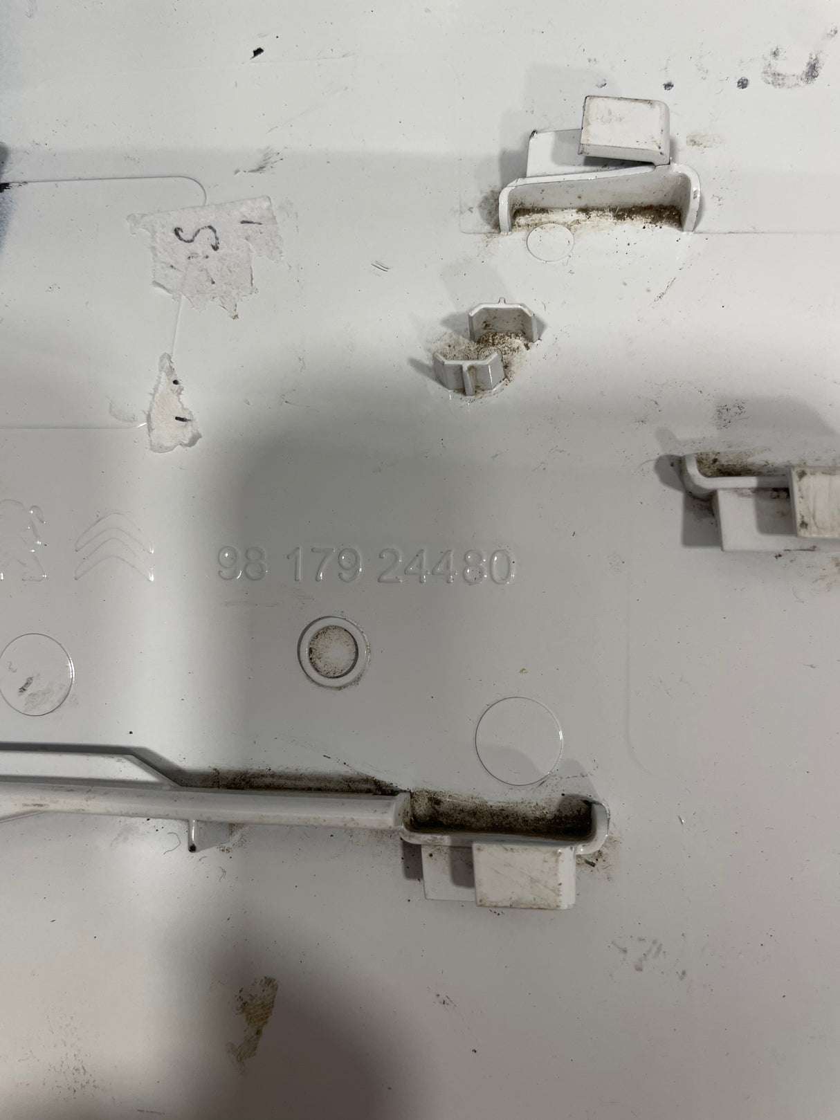 Citroen Berlingo/Peuegot Partner/Vauxhall Combo/Toyota Proace City FUEL FILLER FLAP/FUEL DOOR COVER (White) 2019-2024 P/N 9817924480