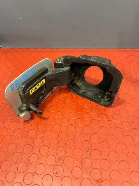 Citroen Dispatch/Peugeot Partner/Vauxhall Vivaro/Toyota Proace/Fiat Scudo FUEL COVER DOOR/FUEL FILLER CAP (Silver) 2016-2024 P/N 9808725080