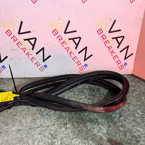 Ford Transit Custom PASSENGER SIDE FRONT DOOR RUBBER SEAL N/S/F 2013-2018 P/N BK21V20708AE