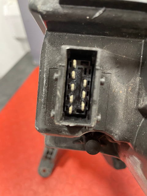 Citroen Dispatch/Peugeot Expert PASSENGER SIDE HEADLIGHT 2011-2016 P/N 89902607 - 2