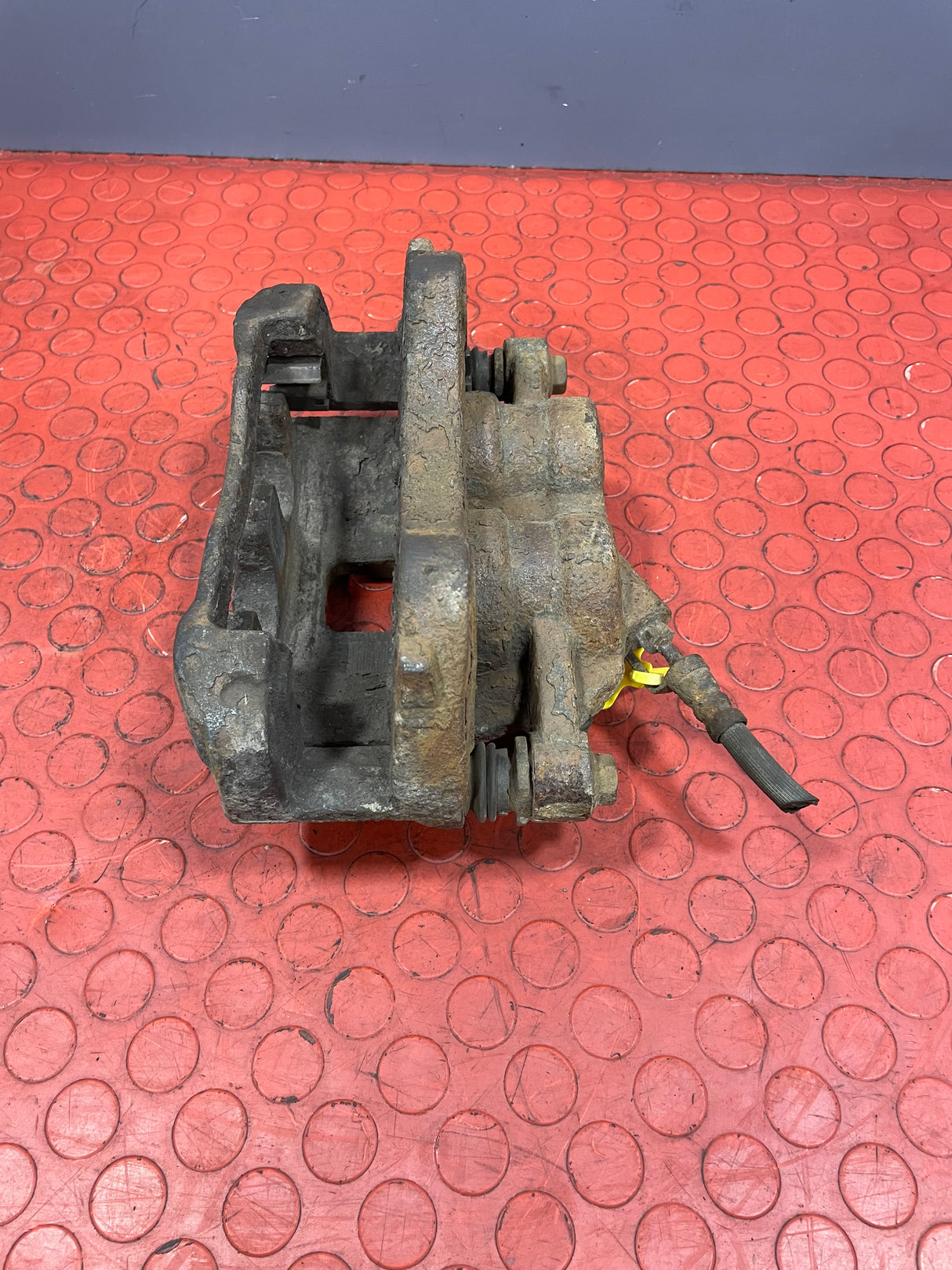 Ford Transit FRONT BRAKE CALIPER Drivers Side 2013-2016 P/N Y04243