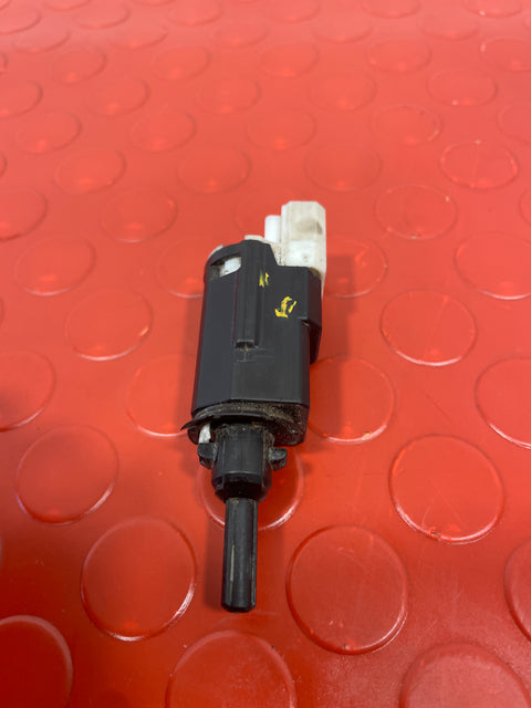 Renault Master BRAKE LIGHT SWITCH 2010–2019  2.3 dCi 4-pin   P/N 253205115R