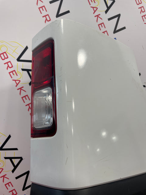 Renault Trafic/Vauxhall Vivaro RIGHT REAR O/S/R BUMPER CORNER  (WHITE) MK3 2014-2019    P/N 850162827R