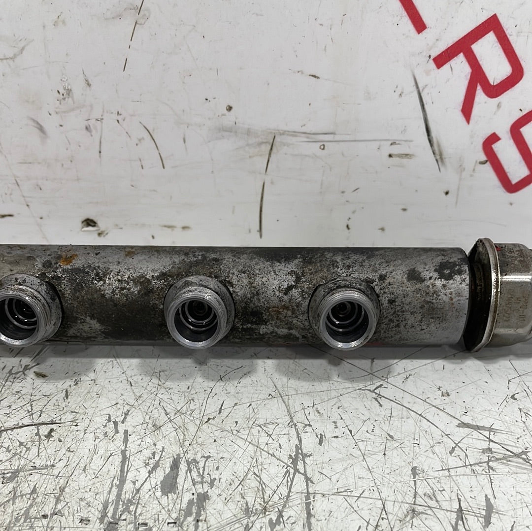 Volkswagen Crafter FUEL RAIL 2.5 TDI 2006-2010 P/N 076130093A