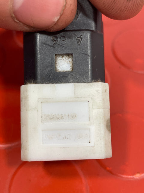 Renault Master BRAKE LIGHT SWITCH 2010–2019  2.3 dCi 4-pin   P/N 253205115R