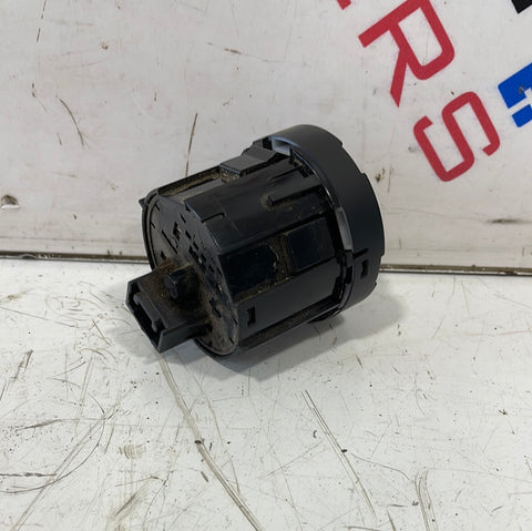 Toyota Hilux TRACTION SWITCH 2019 P/N M57269