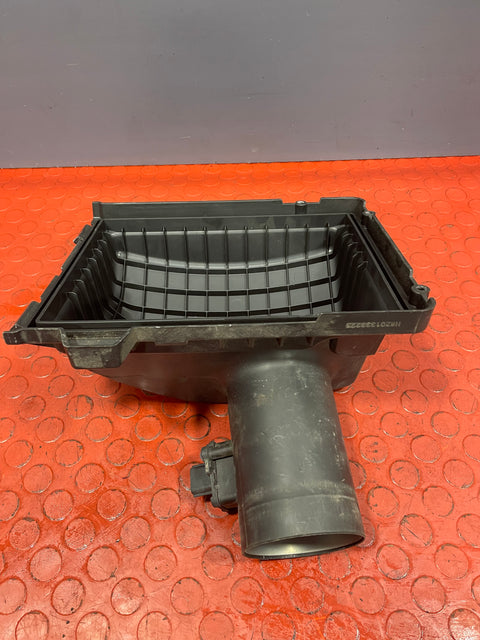 Vauxhall Vivaro/Renault Trafic AIR BOX LID AND MAF SENSOR 2014-2019 P/N H8201333223