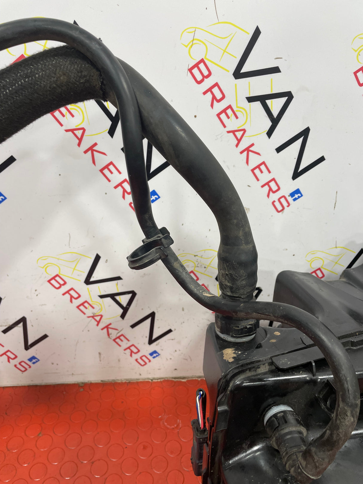 Citreon Berlingo/Peugeot Partner/Vauxhall Combo/Proace City 1.5 ADBLUE TANK COMPLETE WITH PUMP 2019> P/N 9832421480