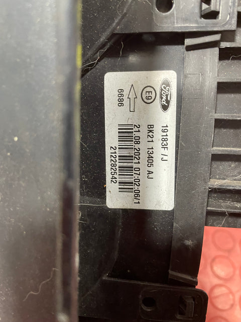 Ford Transit Custom TAILLIGHT PASSENGER SIDE (Small Crack In Top Of Lens) 2013-2018 P/N BK2113405AJ - 1