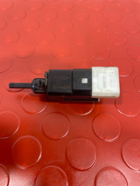 Renault Master BRAKE LIGHT SWITCH 2010–2019  2.3 dCi 4-pin   P/N 253205115R