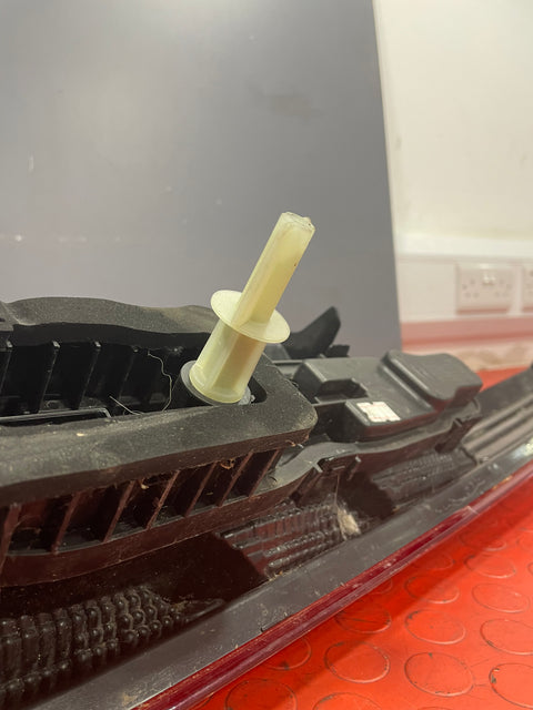 Ford Transit Custom TAILLIGHT PASSENGER SIDE (Small Crack In Top Of Lens) 2013-2018 P/N BK2113405AJ - 1