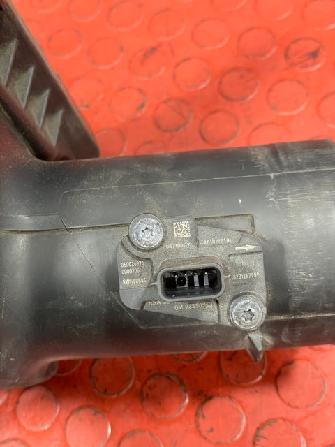 Vauxhall Vivaro/Renault Trafic AIR BOX LID AND MAF SENSOR 2014-2019 P/N H8201333223