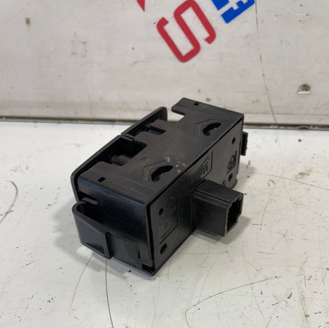 Renault Trafic HAZARD LIGHT/CENTRAL LOCKING SWITCH 2014-2019 P/N E31601