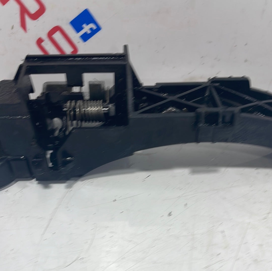 Renault Trafic/Vauxhall Vivaro EXTERIOR DOOR HANDLE INNER BRACKET (NO HANDLE) Drivers Side Front 2014-2019 P/N 806068194R