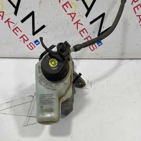 Volkswagen Caddy BRAKE MASTER CYLINDER 2.0 2016 P/N 1K2611301C