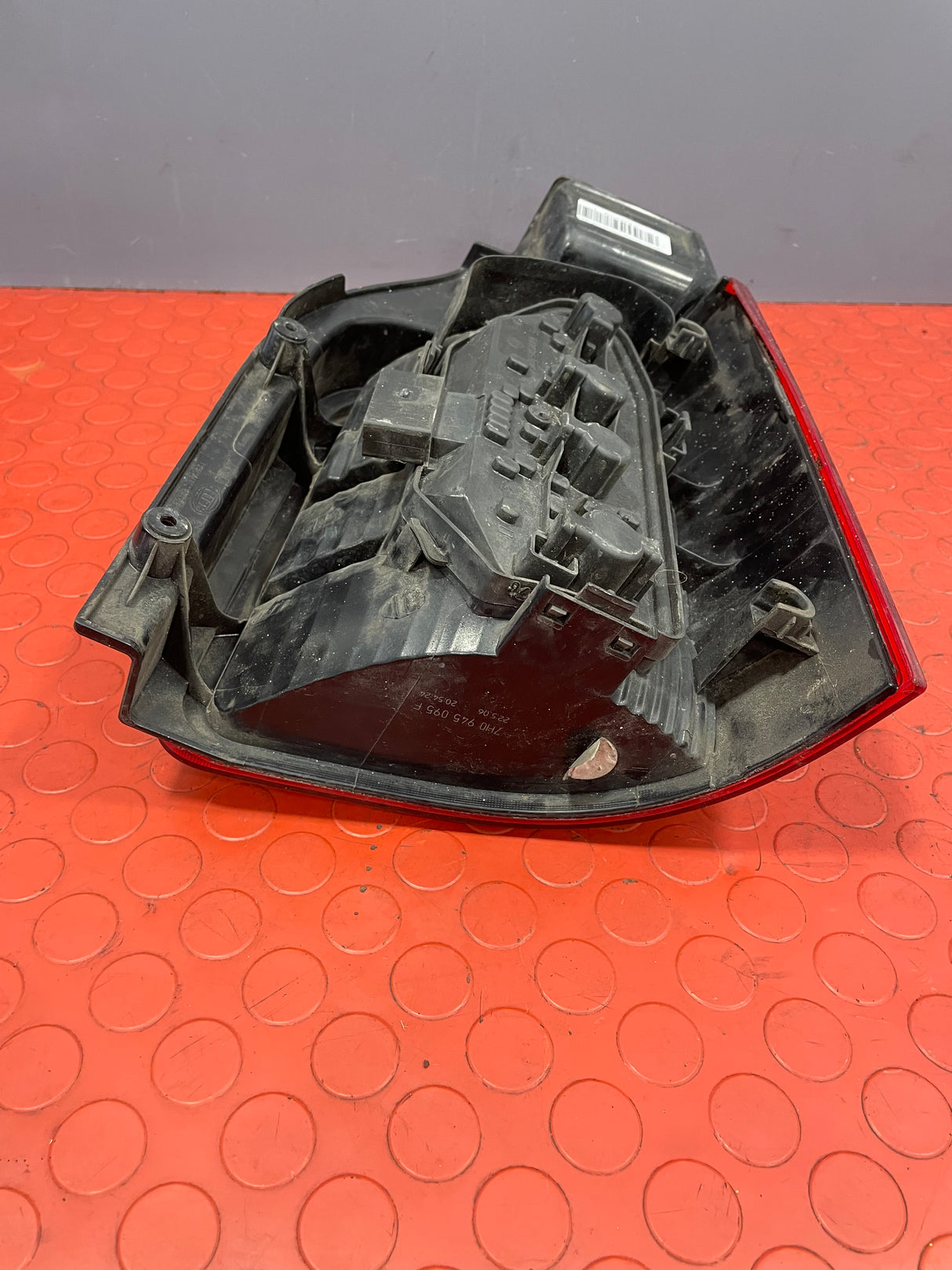 Volkswagen Transporter T5 PASSENGER SIDE REAR TAIL LIGHT 2009-2015 P/N 7H0945095F - 1`