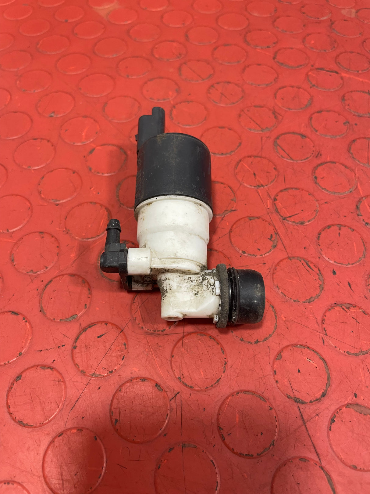 Citroen Berlingo/Peugeot Partner WINDSCREEN WASHER PUMP 2008-2018 P/N 9641553880