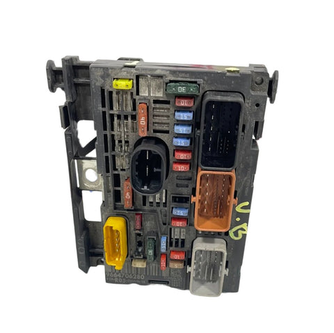 Citroen Berlingo/Peugeot Partner FUSEBOX 2008-2015 P/N 9807028880 R05